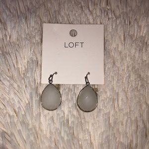 Teardrop pendant earring